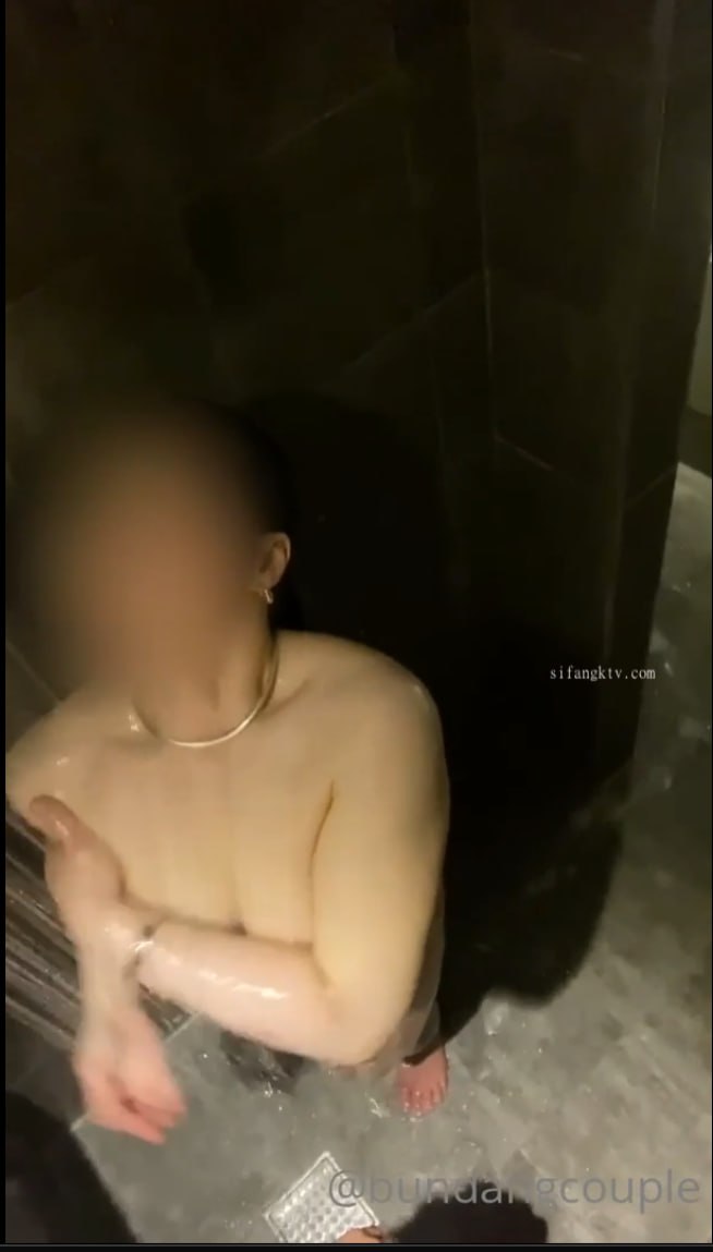 美乳主播淫语啤酒瓶道具秀